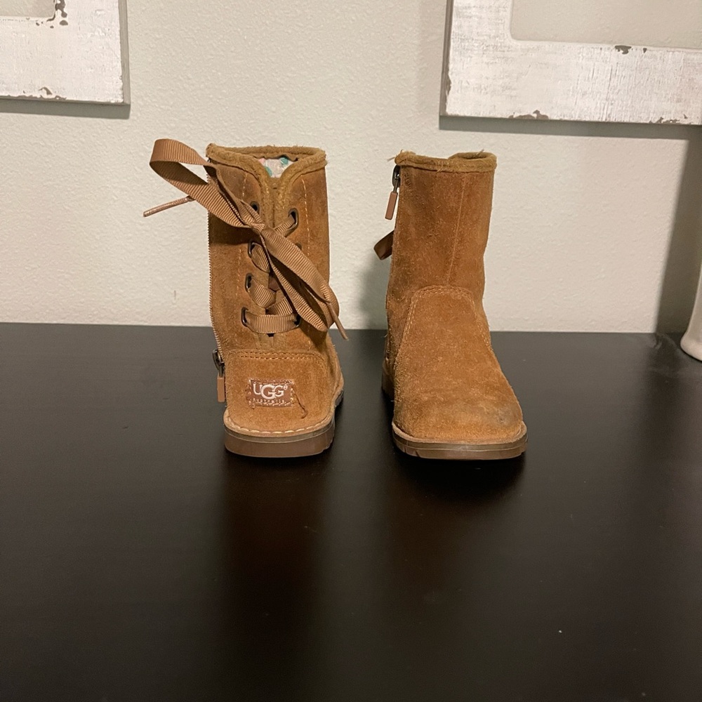 UGG